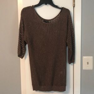 Quarter sleeve sweater